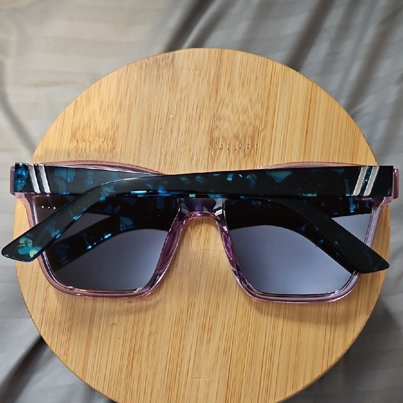 Stylish BLENDERS "Drive Me Wild" Purple Sunglasses - Picture 3 of 7